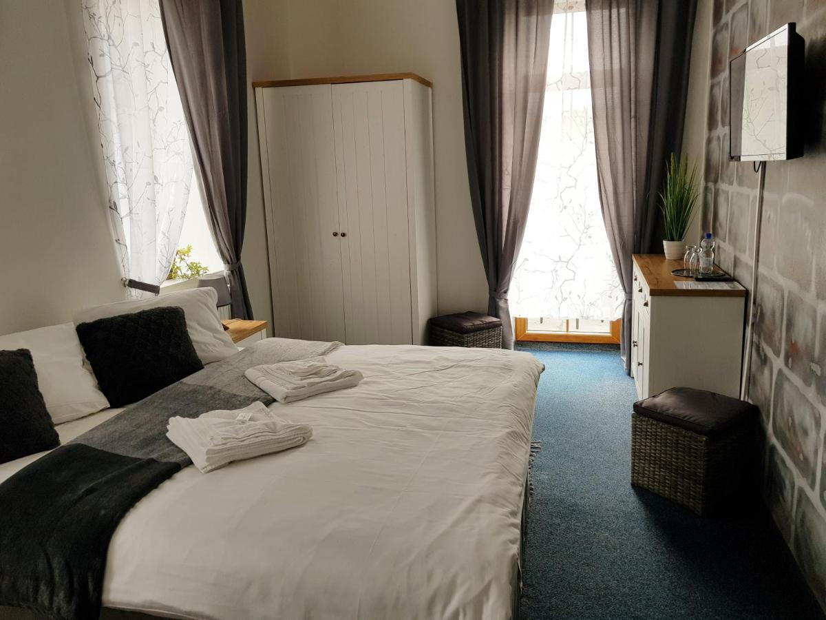 Hotel Camelot Tisá Kültér fotó