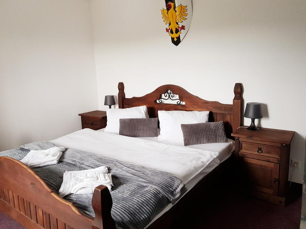 Hotel Camelot Tisá Kültér fotó