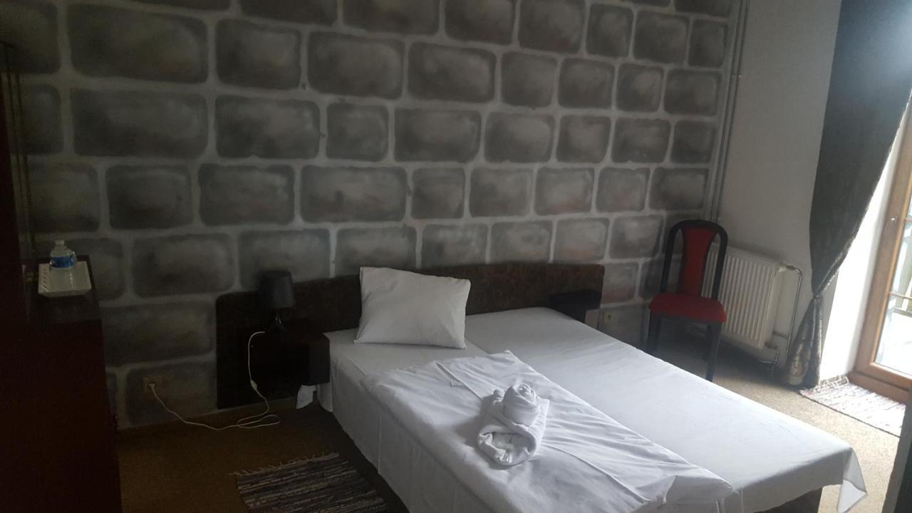 Hotel Camelot Tisá Kültér fotó