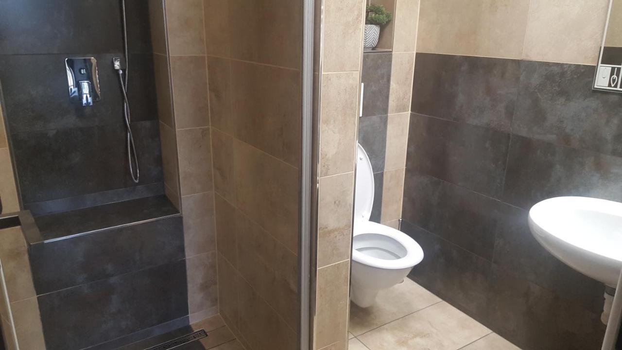 Hotel Camelot Tisá Kültér fotó