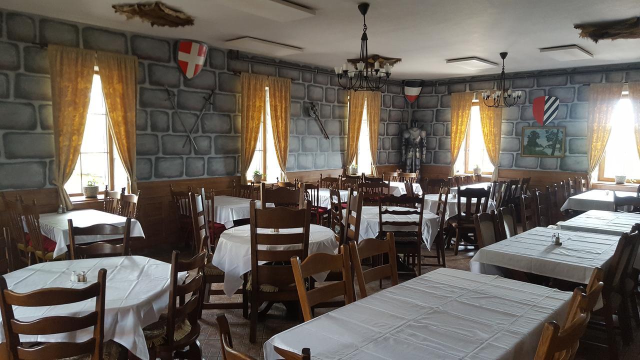 Hotel Camelot Tisá Kültér fotó