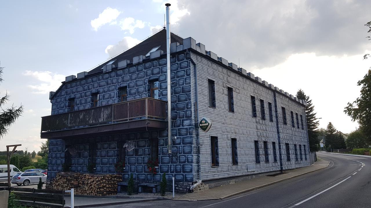 Hotel Camelot Tisá Kültér fotó