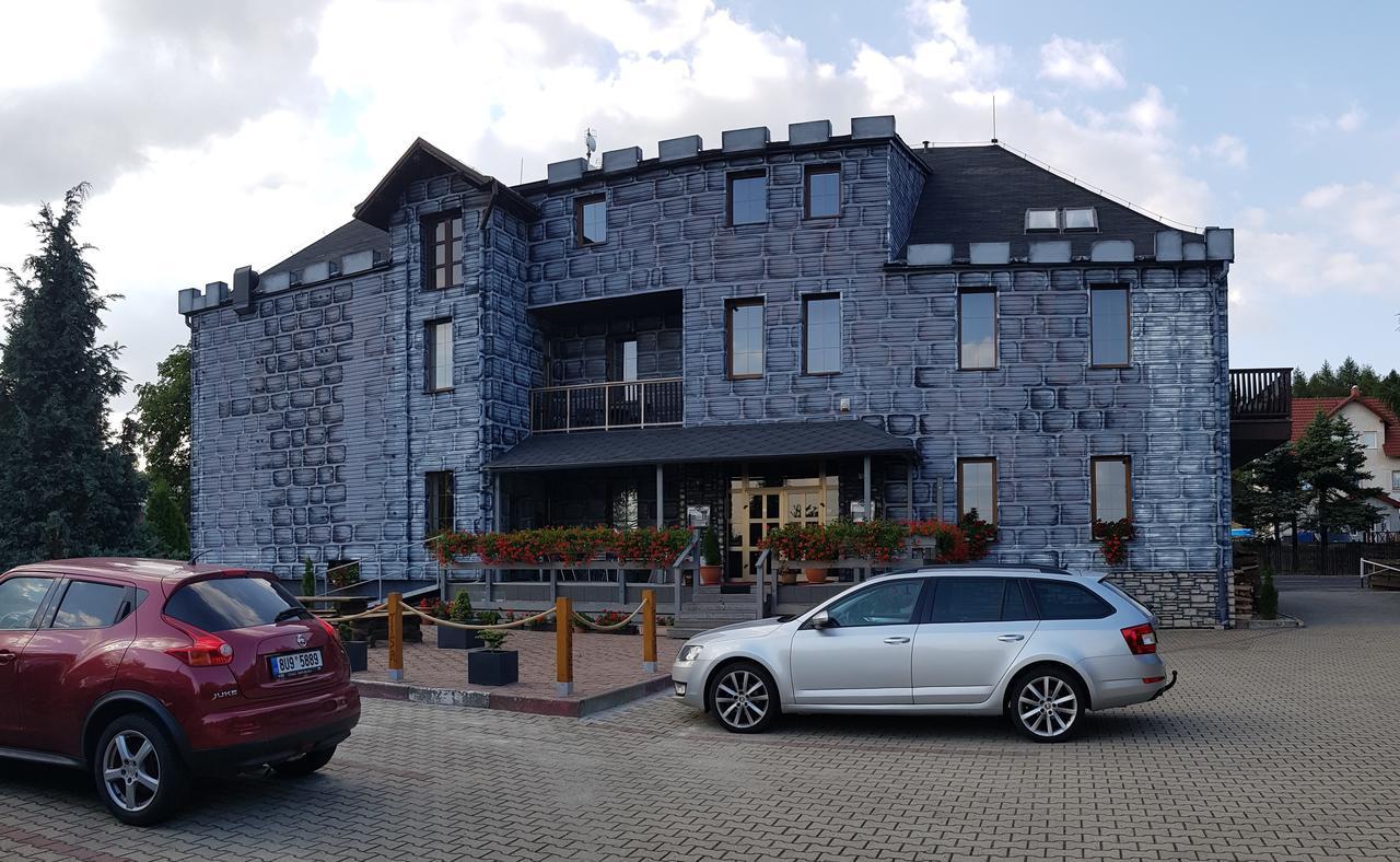 Hotel Camelot Tisá Kültér fotó