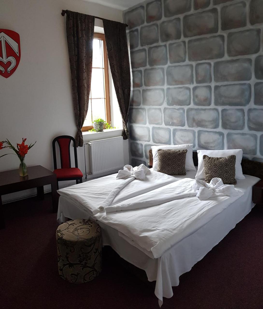 Hotel Camelot Tisá Kültér fotó