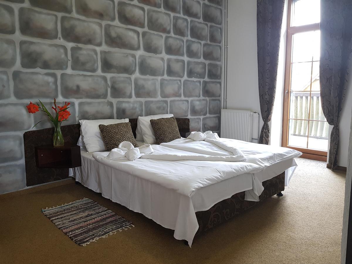 Hotel Camelot Tisá Kültér fotó